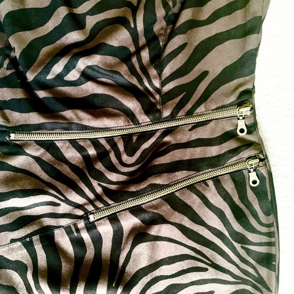 MUSE MULTI ZIPPER DRESS- SATIN ZEBRA PATTERN🦓 (SIZE: 10) - Picture 3 of 6